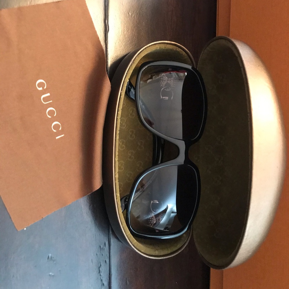 Gucci sunglass